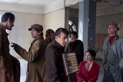 Θέατρο: "Ακυβέρνητες πολιτείες - Η Λέσχη". Δραματοποιημένο μυθιστόρημα του Στρατή Τσίρκα.